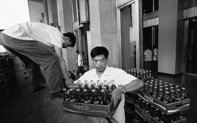 1979年9月 第一批到達中國的可口可樂