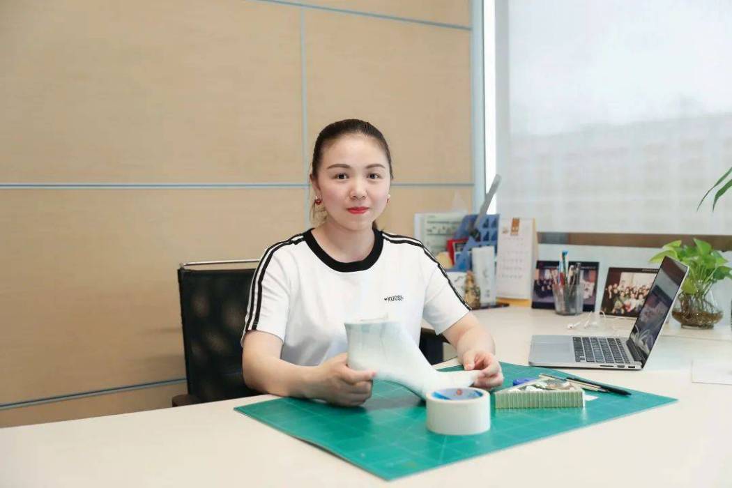 張笑笑(新百麗鞋業(深圳)有限公司產品出格師) 張笑笑(新百麗鞋業(深圳)有限公司產品出格師)
