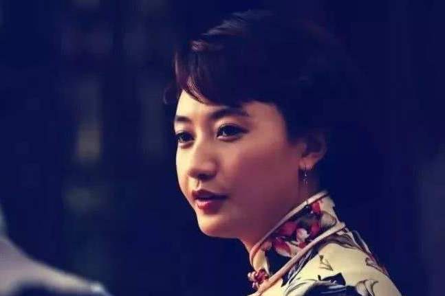 宋紅玉(電視劇《槍口》中的女地下黨員角色,由閻娜飾演) 宋紅玉(電視劇《槍口》中的女地下黨員角色,由閻娜飾演)