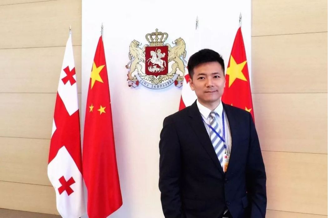 張棟(商務部歐亞司副司長、上合示範區黨工委委員、管委會副主任) 張棟(商務部歐亞司副司長、上合示範區黨工委委員、管委會副主任)