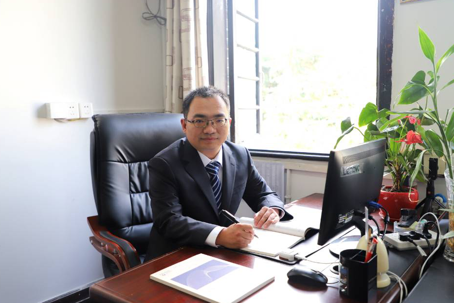 徐磊(重慶工商大學派斯學院校長助理兼數字經濟學院院長) 徐磊(重慶工商大學派斯學院校長助理兼數字經濟學院院長)