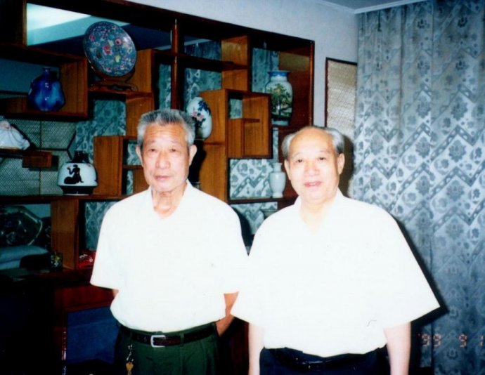1999年9月與汪東興同志（右）合影