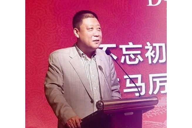 孫軍(王朝酒業董事會主席,執行董事) 孫軍(王朝酒業董事會主席,執行董事)