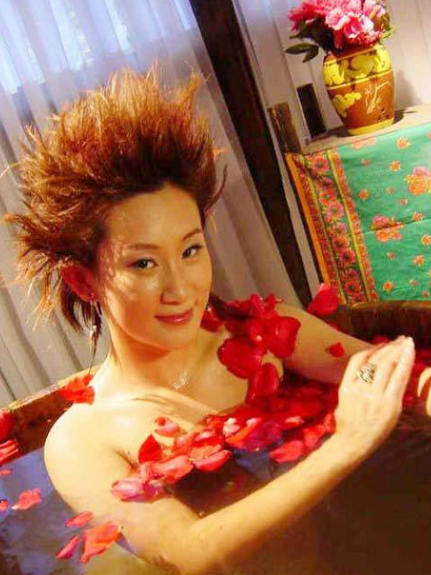 小蝶(東方神話喜劇《喜氣洋洋豬八戒》中的角色) 小蝶(東方神話喜劇《喜氣洋洋豬八戒》中的角色)