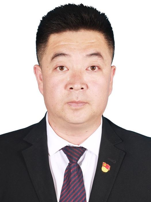 季鵬(青海省人大代表,西寧市城西區虎台街道蘇家河灣村黨支部書記) 季鵬(青海省人大代表,西寧市城西區虎台街道蘇家河灣村黨支部書記)