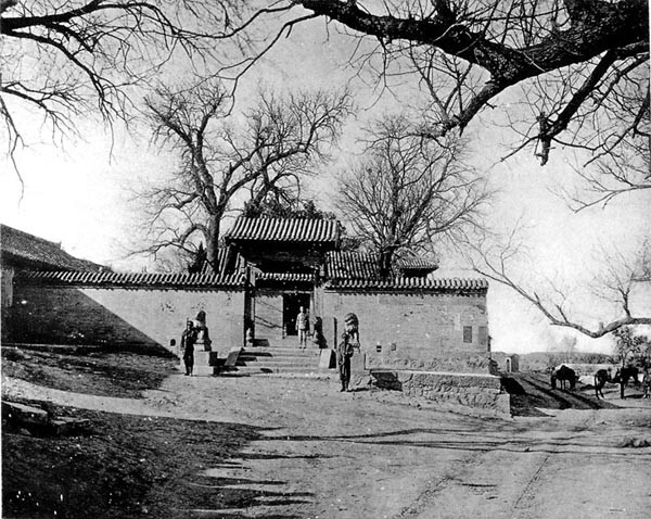 1901年，北京牛欄山，清軍占據的寺院。