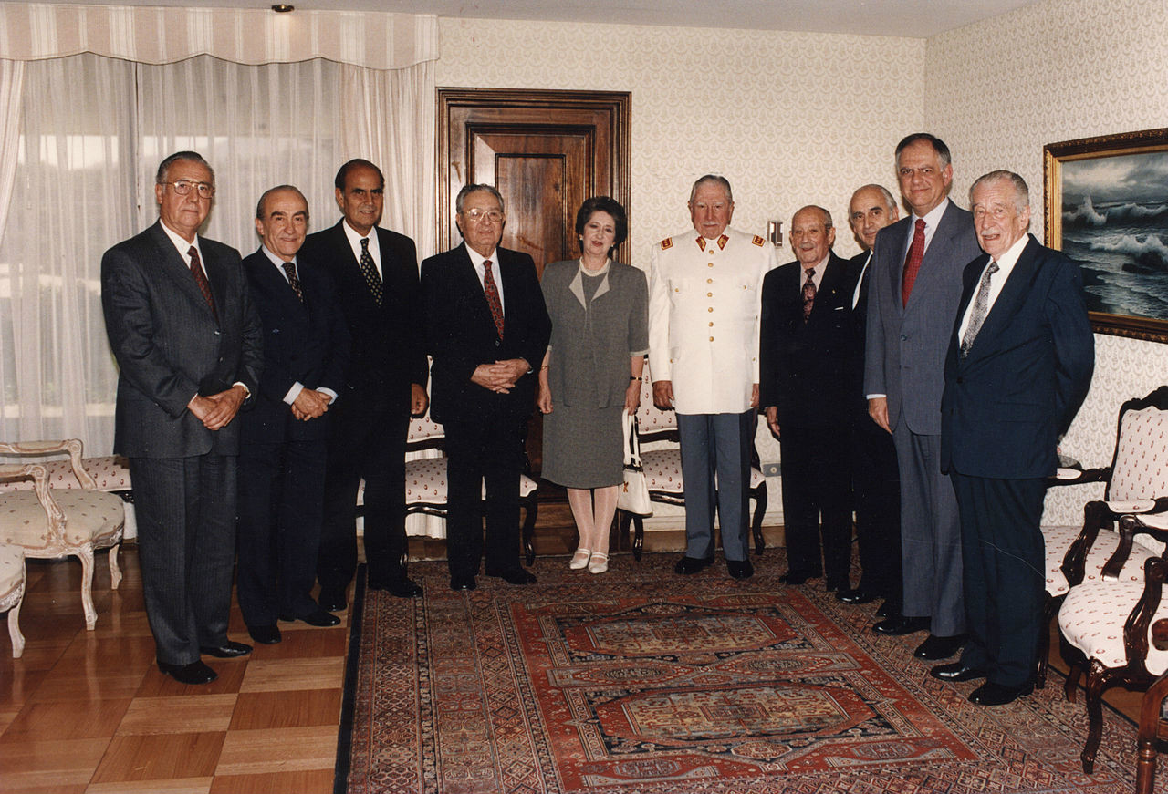 皮諾切特與智利參議員（1990年）