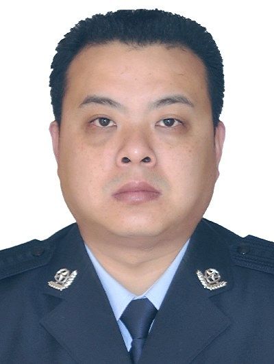 王其興(江西省上饒市玉山縣公安局黨委委員、城東派出所所長、一級警長) 王其興(江西省上饒市玉山縣公安局黨委委員、城東派出所所長、一級警長)