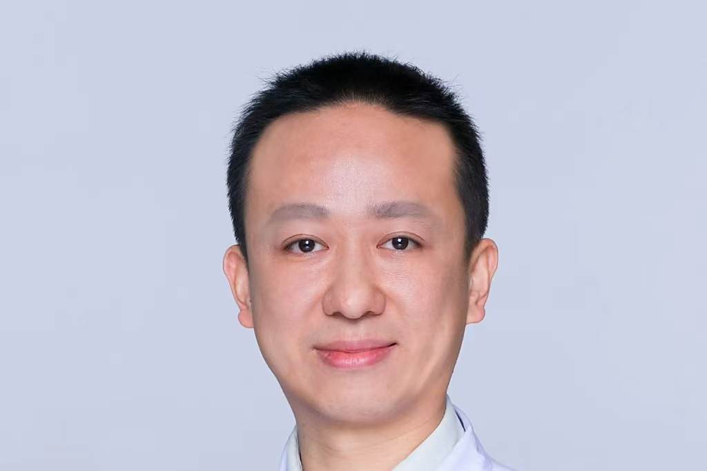 劉賓(西安市中心醫院燒傷整形與醫學美容科主任) 劉賓(西安市中心醫院燒傷整形與醫學美容科主任)