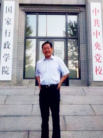 陳富(北京名士詩書畫院理事會常務理事) 陳富(北京名士詩書畫院理事會常務理事)