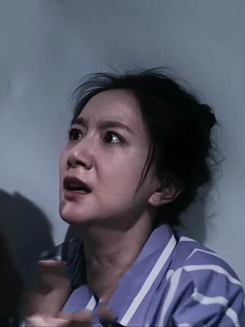 周燕(電影《戴假髮的人》中由李倩飾演的角色) 周燕(電影《戴假髮的人》中由李倩飾演的角色)