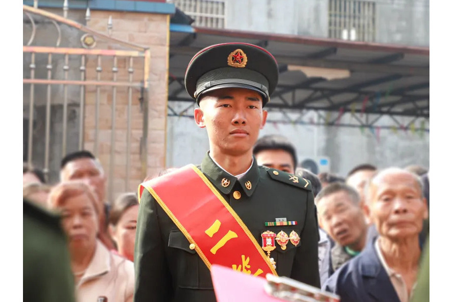 黃海明(中國人民解放軍陸軍第74集團軍某旅軍士) 黃海明(中國人民解放軍陸軍第74集團軍某旅軍士)