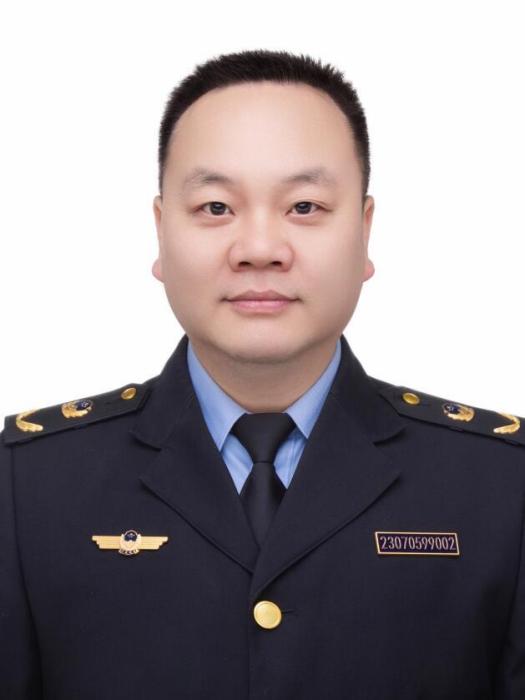 張進濤(四川省廣元市利州區綜合行政執法局黨組成員、副局長) 張進濤(四川省廣元市利州區綜合行政執法局黨組成員、副局長)