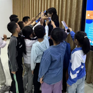 邱小亞 邱小亞