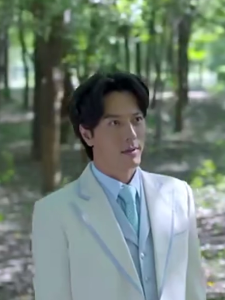 林然(年代情感劇《長夢留痕》中的角色,由韓在碩扮演) 林然(年代情感劇《長夢留痕》中的角色,由韓在碩扮演)
