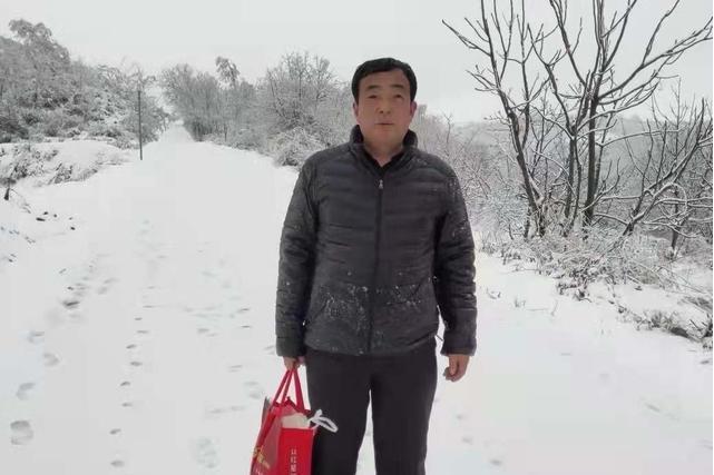 朱小明(陝西汽車集團有限公司扶貧辦公室幹部) 朱小明(陝西汽車集團有限公司扶貧辦公室幹部)