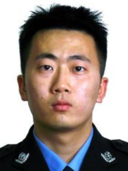 李鴻(雲南省保山市龍陵縣公安局黨委委員、副局長) 李鴻(雲南省保山市龍陵縣公安局黨委委員、副局長)