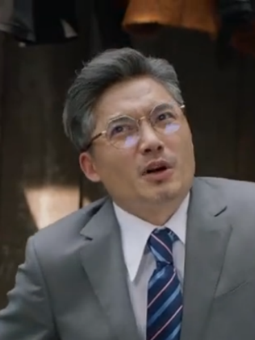 方世明(都市劇《重燃》中的角色) 方世明(都市劇《重燃》中的角色)