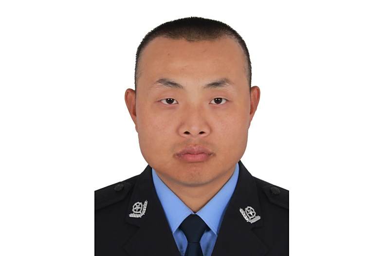 劉雨坤(新疆維吾爾自治區和田地區于田縣公安局斯也克派出所原民警) 劉雨坤(新疆維吾爾自治區和田地區于田縣公安局斯也克派出所原民警)