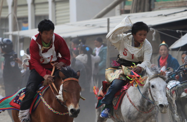 察瓦龍鄉2015年賽馬文化旅遊節一幕