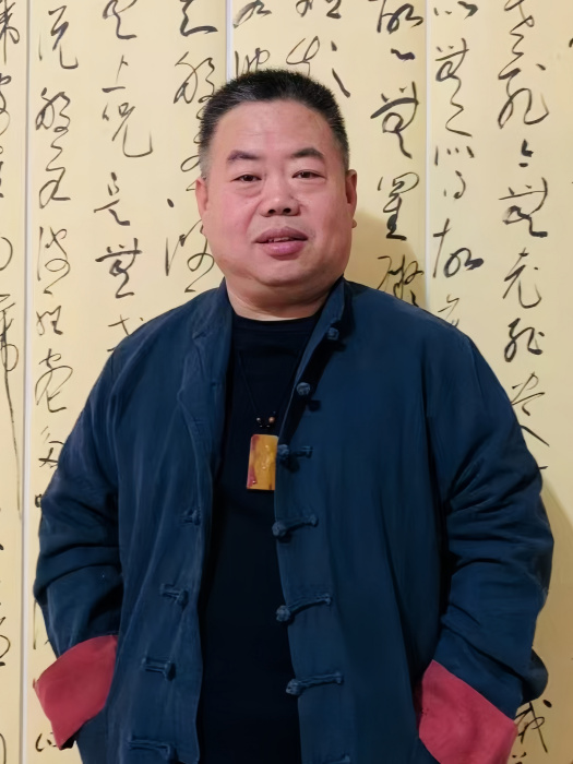 李根(中國書法家協會會員)