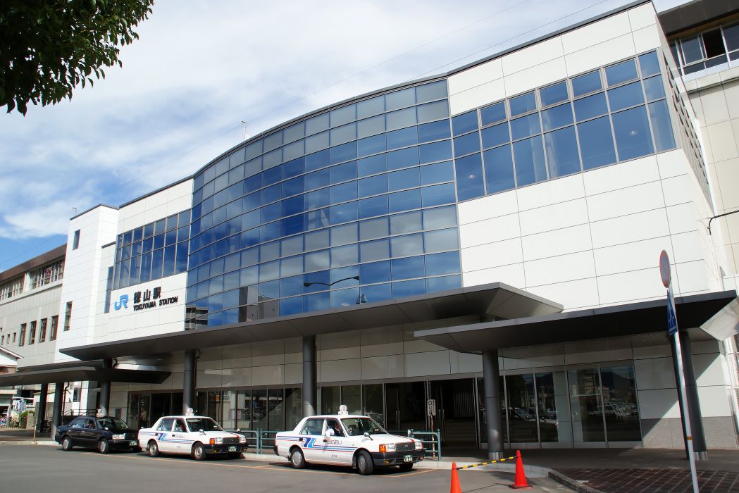 德山站(日本山口縣周南市的一個車站) 德山站(日本山口縣周南市的一個車站)