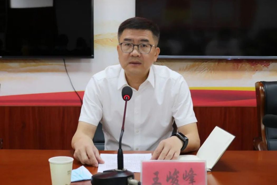 王峻峰(泉州市泉港區人大常委會副主任) 王峻峰(泉州市泉港區人大常委會副主任)