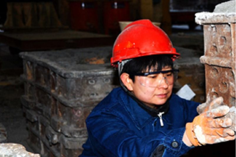 李慧娟(中信機電製造公司華晉冶金鑄造廠合箱班班長) 李慧娟(中信機電製造公司華晉冶金鑄造廠合箱班班長)