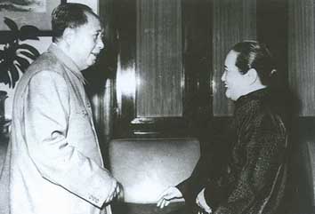 宋慶齡先生與毛澤東主席在一起
