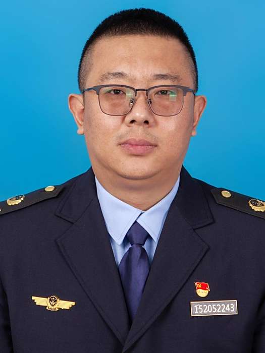 杜海峰(內蒙古自治區錫林郭勒盟蘇尼特右旗應急管理局黨委書記、局長) 杜海峰(內蒙古自治區錫林郭勒盟蘇尼特右旗應急管理局黨委書記、局長)