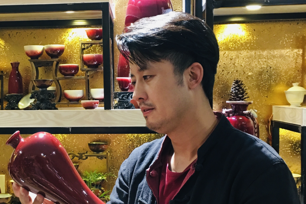 劉志偉(古隱堂陶瓷主理人,景德鎮非物質文化遺產代表性傳承人) 劉志偉(古隱堂陶瓷主理人,景德鎮非物質文化遺產代表性傳承人)