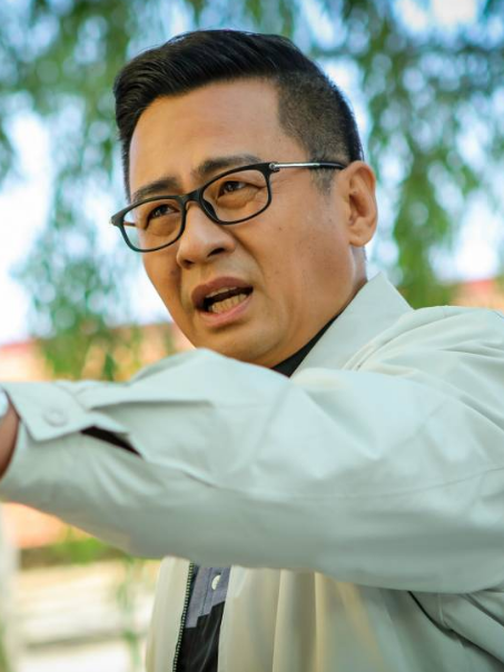 胡文東(電視劇《啊,父老鄉親》中的角色) 胡文東(電視劇《啊,父老鄉親》中的角色)