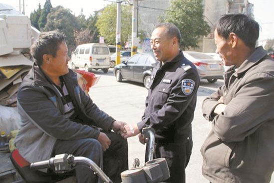 黃建生(江蘇啟東市公安局啟隆派出所民警) 黃建生(江蘇啟東市公安局啟隆派出所民警)