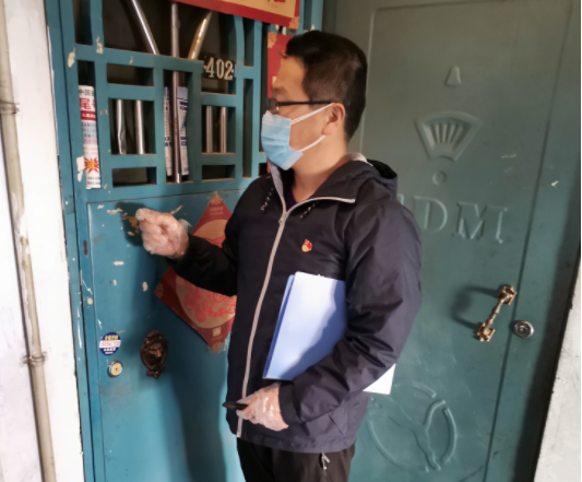 李國慶(寧夏寧東鐵路技術裝備部線路工) 李國慶(寧夏寧東鐵路技術裝備部線路工)