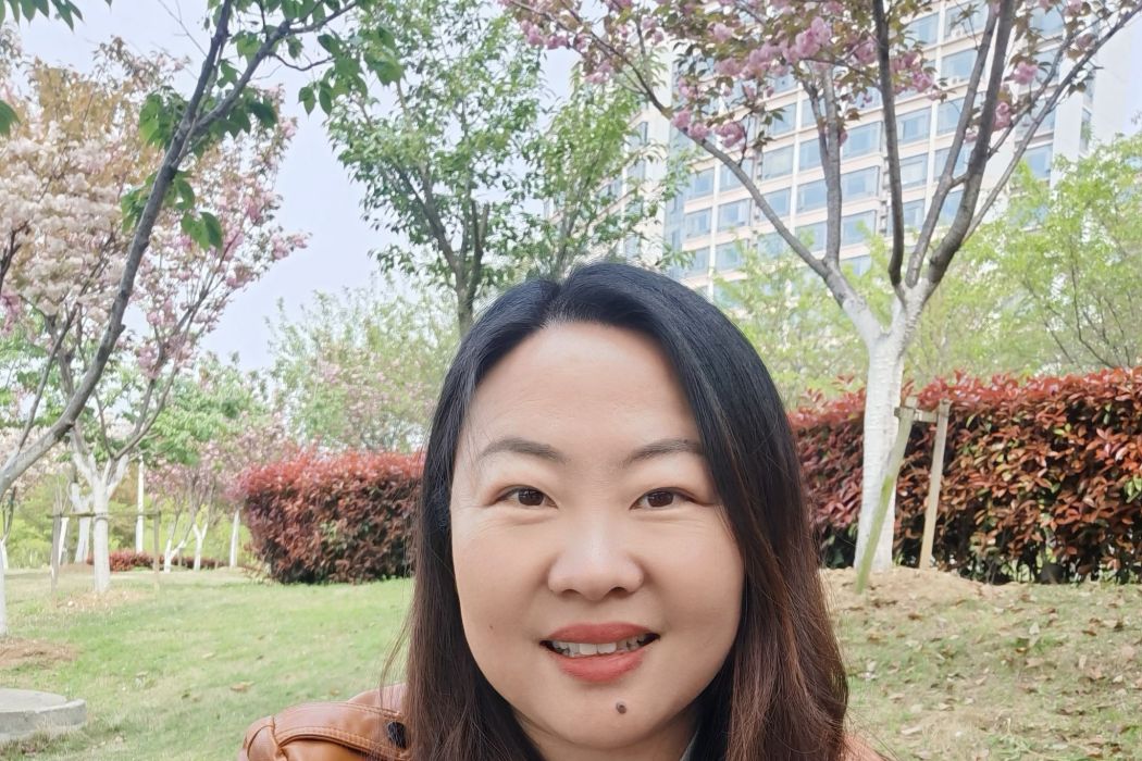 余紅艷(江蘇大學文學院黨委委員、副院長,江蘇大學語言文化中心副主任) 余紅艷(江蘇大學文學院黨委委員、副院長,江蘇大學語言文化中心副主任)