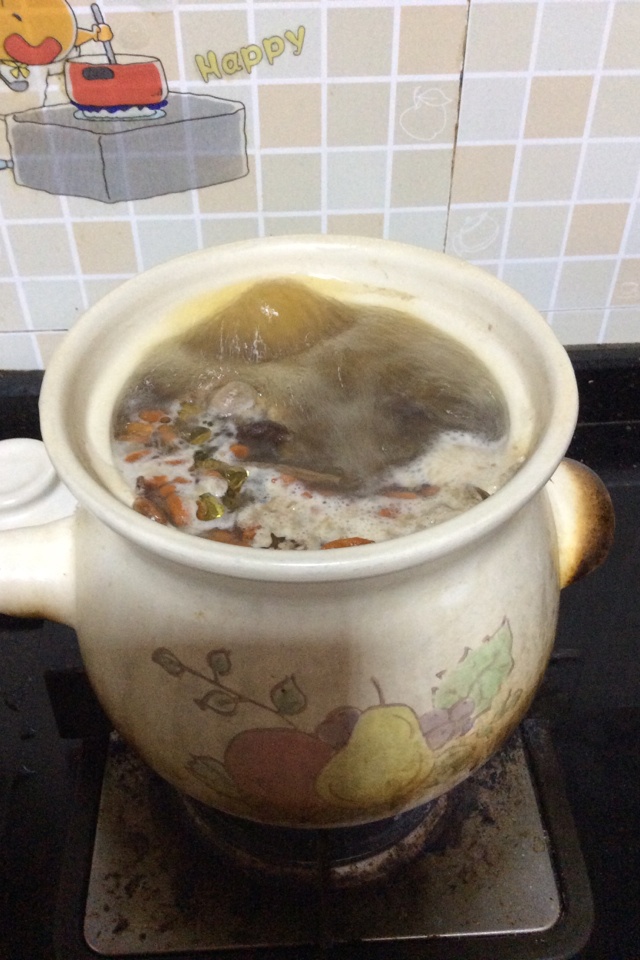 茶樹菇煲老雞湯