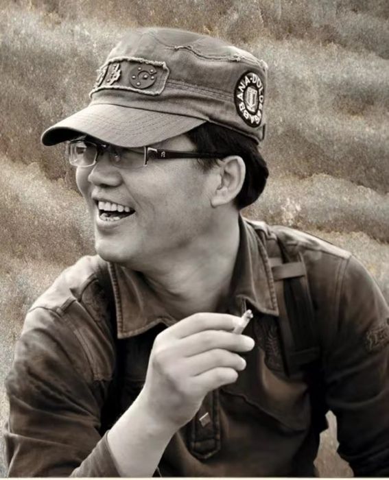 趙啟江(富拉爾基區美術家協會主席) 趙啟江(富拉爾基區美術家協會主席)