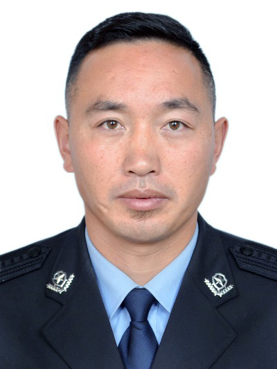 彭傑(四川省理塘縣公安局覺委委員、副局長、一級警長) 彭傑(四川省理塘縣公安局覺委委員、副局長、一級警長)
