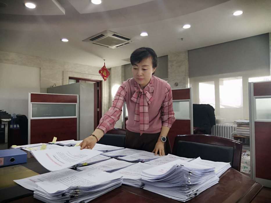 雷燕(寧夏自治區黨委宣傳部新聞處處長) 雷燕(寧夏自治區黨委宣傳部新聞處處長)