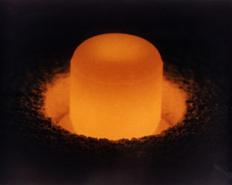 發出光、熱的鈽元素球狀礦