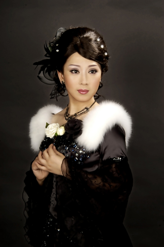 演員陳藝在《茶花女》中飾瑪格麗特