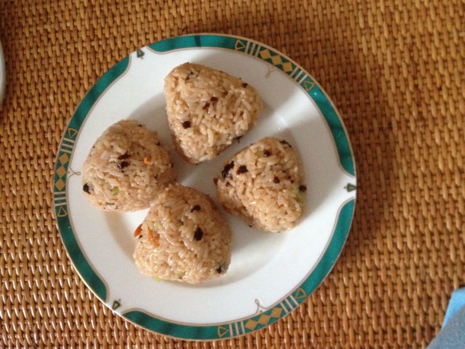 簡易梅子飯糰 簡易梅子飯糰