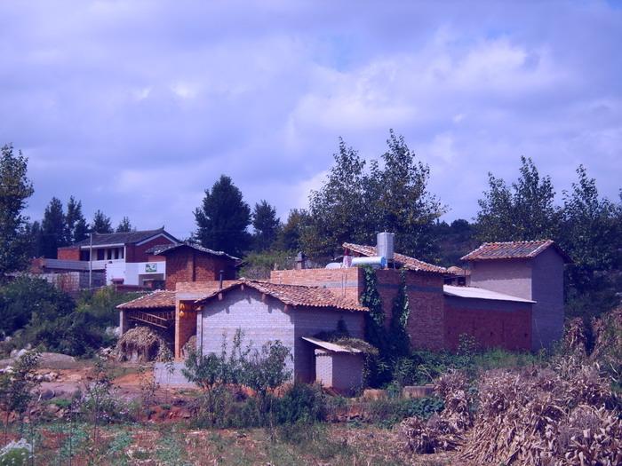 長格村(雲南省曲靖宣威市熱水鎮下轄村) 長格村(雲南省曲靖宣威市熱水鎮下轄村)