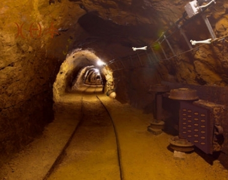 逃離地下採礦隧道