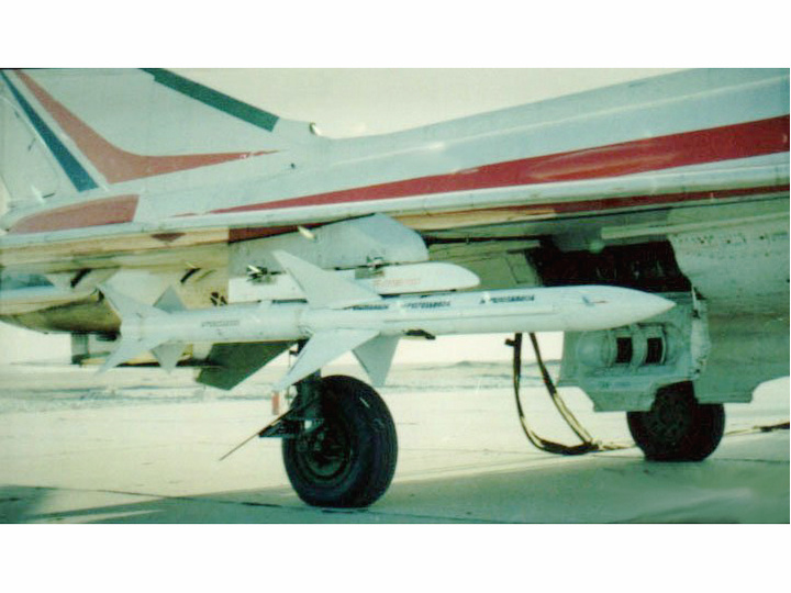 殲-8Ⅱ戰鬥機掛載的霹靂11空空飛彈