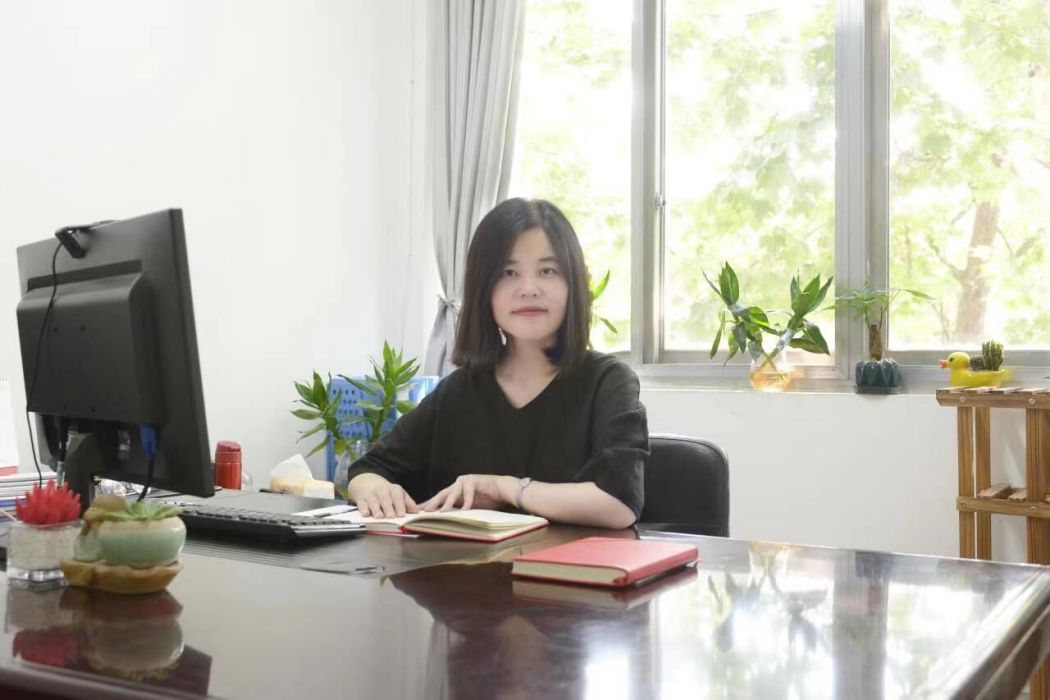 李海梅(成都理工大學文法學院教授、副院長) 李海梅(成都理工大學文法學院教授、副院長)