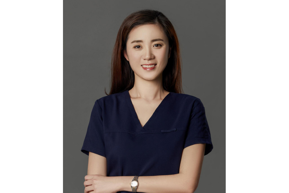 張蕾(上海愛彼齊口腔院長) 張蕾(上海愛彼齊口腔院長)