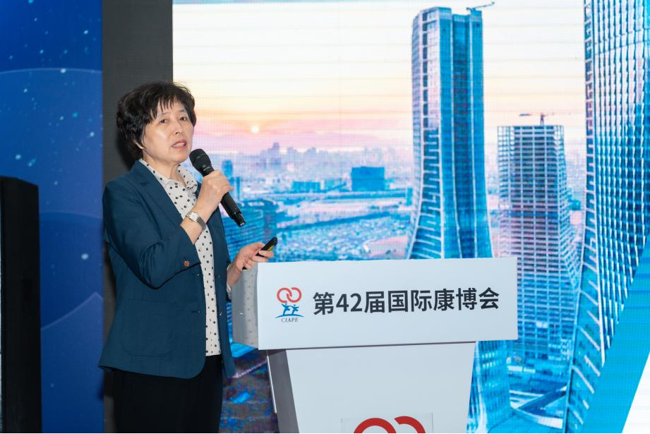 李秀雲(華中科大同濟醫學院附屬同濟醫院原護理主任) 李秀雲(華中科大同濟醫學院附屬同濟醫院原護理主任)