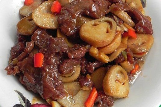 牛肉炒草菇 牛肉炒草菇