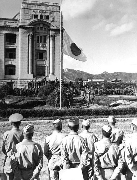 1945年在京城（首爾）美、日舉行的接管儀式